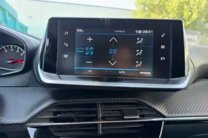 Photo 16 Peugeot 2008  PureTech 130 S&S BVM6