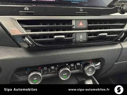 Photo 18 Citroën C4 e- 136 ch Automatique