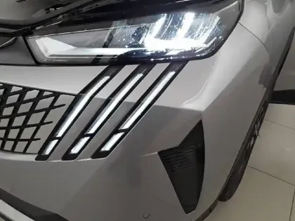 Photo 20 Peugeot 3008  Hybrid 145 e-DCS6