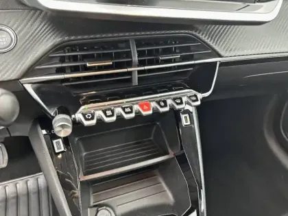 Photo 21 Peugeot 208  Electrique 50 kWh 136ch