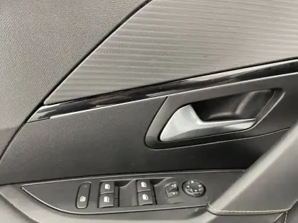 Photo 31 Peugeot 208  Electrique 50 kWh 136ch