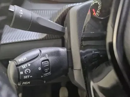Photo 26 Peugeot 208  PureTech 100 S&S BVM6