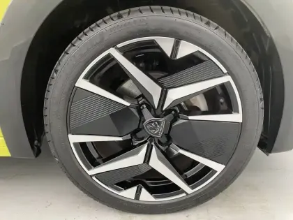 Photo 49 Peugeot 208  PureTech 100 S&S BVM6