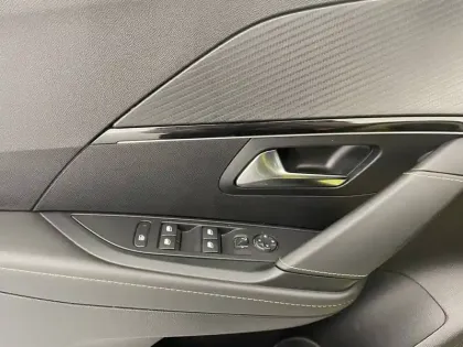 Photo 58 Peugeot 208  PureTech 100 S&S BVM6