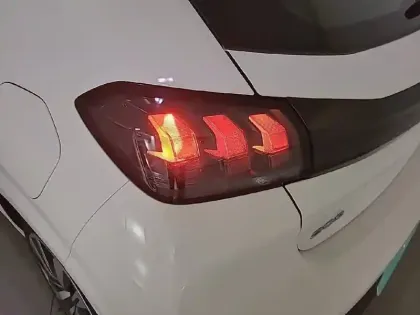 Photo 19 Peugeot 208  PureTech 75 S&S BVM5