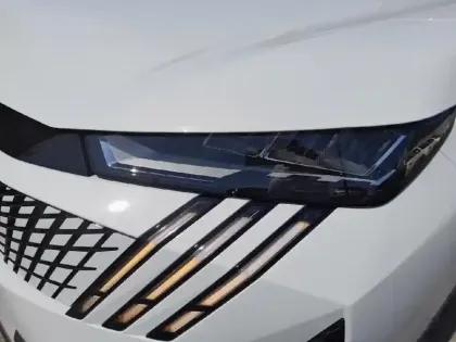 Photo 13 Peugeot 5008  Hybrid 145 ch e-DCS6 Allure