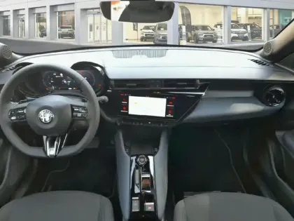 Photo 9 Alfa Romeo Junior  1.2 Ibrida 136 ch eDCT6 Techno