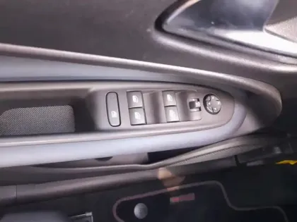 Photo 19 Alfa Romeo Junior  1.2 Ibrida 136 ch eDCT6 Techno