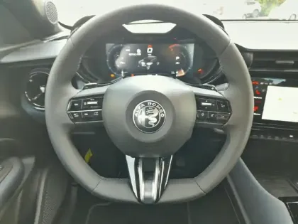 Photo 11 Alfa Romeo Junior  1.2 Ibrida 136 ch eDCT6 Techno