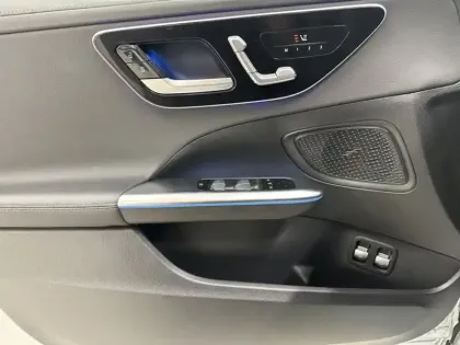 Photo 16 Mercedes Classe C  300 e Hybrid EQ Berli