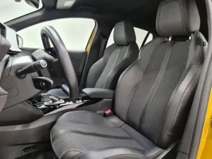Photo 9 Peugeot 208  e- 136ch GT