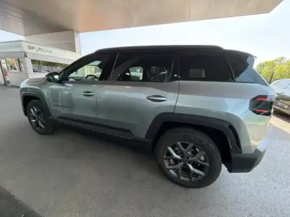 Photo 7 Jeep Compass  1.2 Turbo T3 145ch e-Hybrid First Edition BVR6