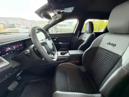 Photo 11 Jeep Compass  1.2 Turbo T3 145ch e-Hybrid First Edition BVR6