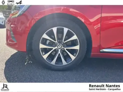 Photo 8 Renault Clio  1.6 E-Tech hybride 145ch Techno