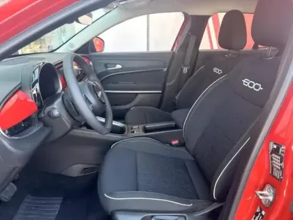 Photo 8 Fiat 600  1.2 Hybrid Turbo 145ch Pop eDCT6 Step 2