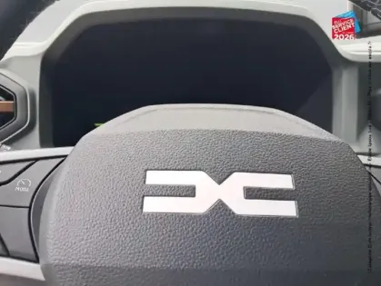 Photo 11 Dacia Duster  1.6 hybrid 140ch Extreme