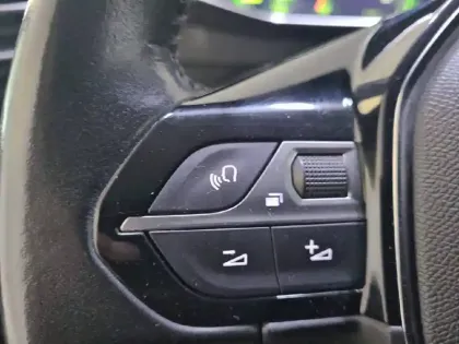 Photo 47 Peugeot 208  PureTech 100 S&S BVM6