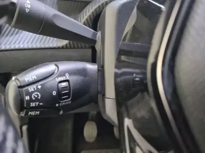 Photo 46 Peugeot 208  PureTech 100 S&S BVM6