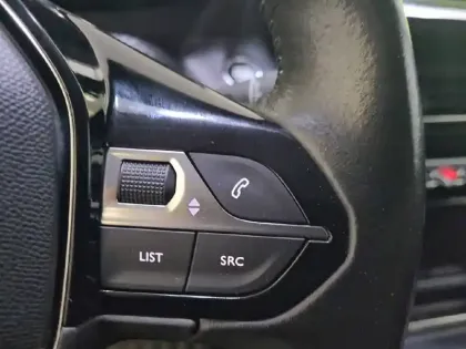 Photo 48 Peugeot 208  PureTech 100 S&S BVM6