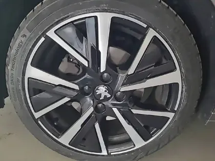 Photo 32 Peugeot 208  PureTech 100 S&S BVM6