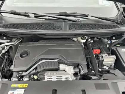 Photo 31 Peugeot 5008  Hybrid 145 ch e-DCS6