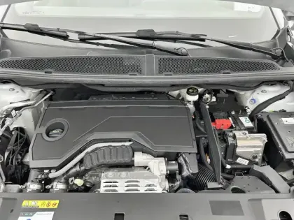 Photo 29 Peugeot 5008  Hybrid 145 ch e-DCS6