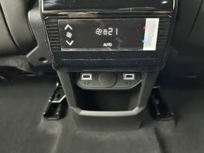 Photo 18 Peugeot 5008  Hybrid 145 ch e-DCS6
