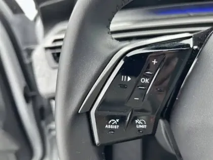 Photo 20 Peugeot 5008  Hybrid 145 ch e-DCS6