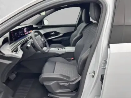 Photo 10 Peugeot 5008  Hybrid 145 ch e-DCS6