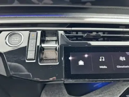 Photo 13 Peugeot 5008  Hybrid 145 ch e-DCS6