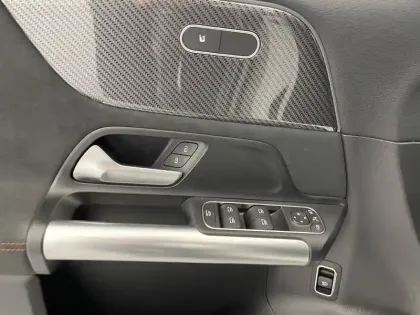Photo 27 Mercedes GLA  180 d 8G-DCT