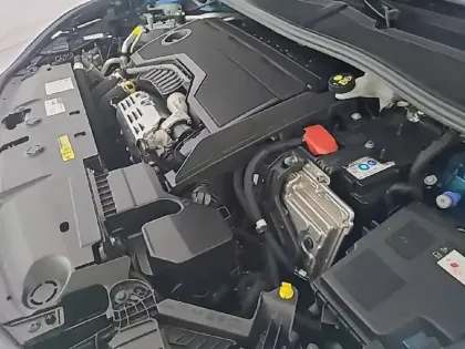 Photo 34 Peugeot 308  Hybrid 145 e-DCS6