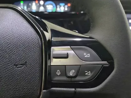 Photo 47 Peugeot 308  Hybrid 145 e-DCS6