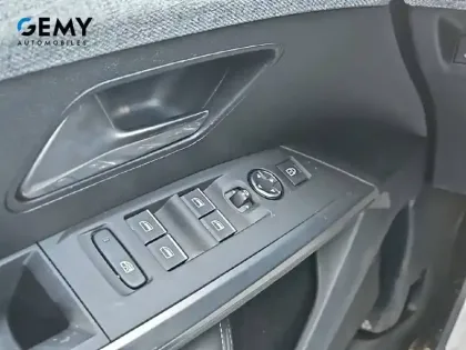 Photo 16 Peugeot 5008  Hybrid 136 e-DCS6