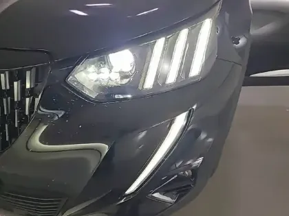 Photo 15 Peugeot 2008  PureTech 130 S&S EAT8