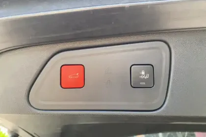 Photo 17 Peugeot 3008  Hybrid 225 e-EAT8
