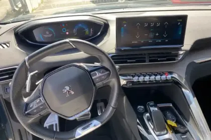 Photo 16 Peugeot 3008  Hybrid 225 e-EAT8