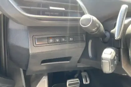 Photo 18 Peugeot 3008  Hybrid 225 e-EAT8