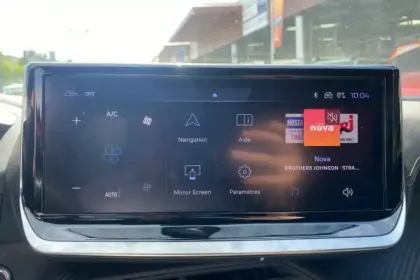 Photo 18 Peugeot 208  Hybrid 100 e-DCS6