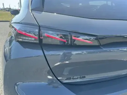 Photo 16 Peugeot 308  Hybrid 145 e-DCS6