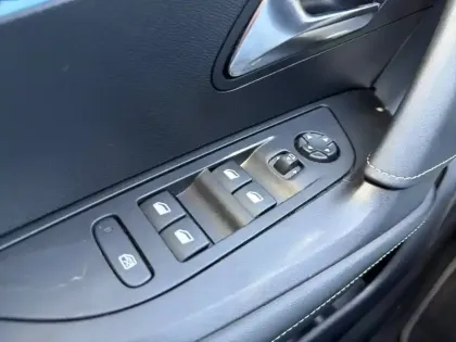 Photo 27 Peugeot 2008  Electrique 136 ch
