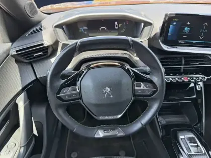 Photo 15 Peugeot 2008  Electrique 136 ch