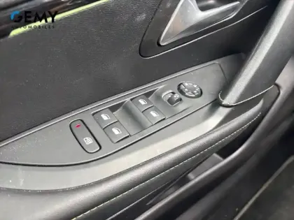 Photo 11 Peugeot 208  PureTech 100 S&S BVM6