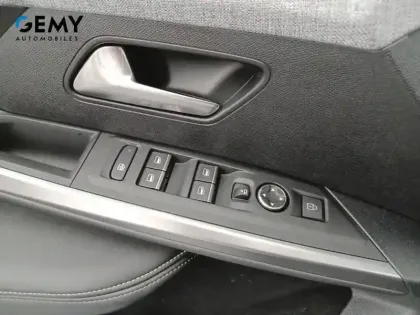 Photo 15 Peugeot 3008  Electrique 210 ch 73 kWh