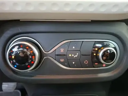 Photo 28 Renault Twingo  III E-Tech