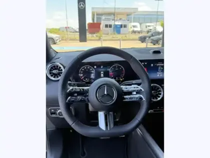Photo 8 Mercedes GLA 180 d Edition 140