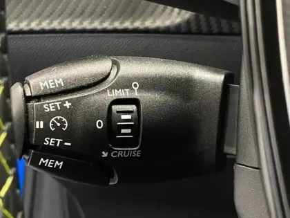 Photo 13 Peugeot 208  e- 136ch GT