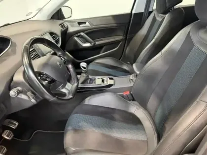 Photo 8 Peugeot 308  1.2 130 Tech Edition Carplay  Gps regulateur