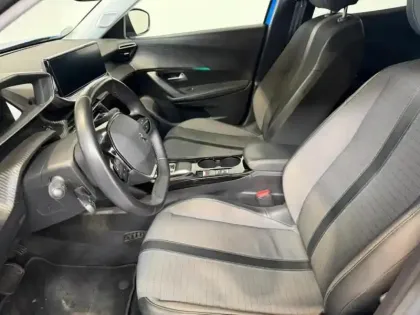 Photo 7 Peugeot 2008  e- 136 Allure Pack GPS Camera