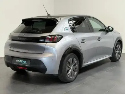 Photo 6 Peugeot 208  e- 136ch Style